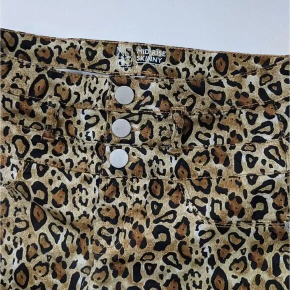 ⭐ Junior's Cheetah Print Jeans - Picture 5 of 9